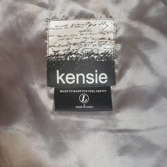 Vests - Picture 2 of 4